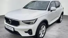 Crystal white (metallic) Gebraucht 2024 Volvo XC40 Core SUV | 33.980 € (Guter Preis)