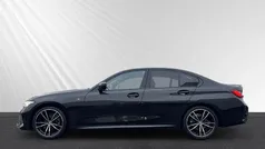 Black sapphire metallic (schwarz) Gebraucht 2022 BMW 320 M Sport Limousine | 32.798 € (Fairer Preis)