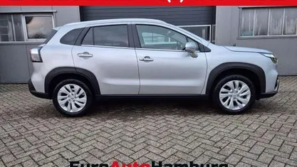 Silky silver metallic Neu 2025 Suzuki SX4 S-Cross Comfort SUV | 25.850 € (Guter Preis)