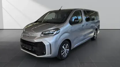 Neu Toyota Proace Verso 179 PS (131 kW) 2026 Silver metallic Kombi