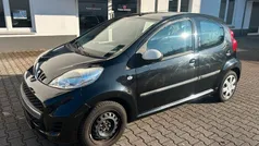 Schwarz Gebraucht 2011 Peugeot 107 Urban Move Kleinwagen | 3.899 € (Fairer Preis)