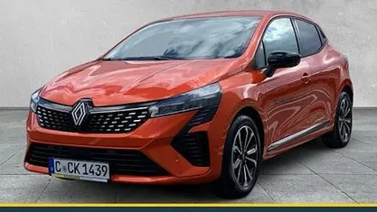 Valenciaorange metallic Gebraucht 2025 Renault Clio V Techno Limousine | 17.990 € (Fairer Preis)
