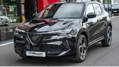 Neu Alfa Romeo Junior Edizione Speciale 145 PS (106 kW) 2026 Schwarz SUV