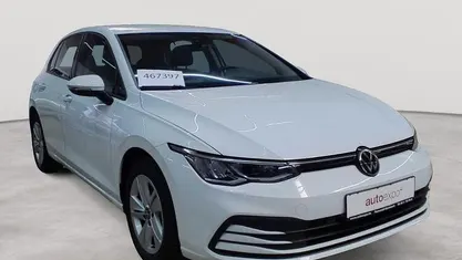 Gebraucht VW Golf VIII Life 130 PS (95 kW) 2022 Pure white Limousine