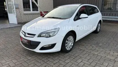 Gebraucht Opel Astra Edition 116 PS (85 kW) 2015 Weiß Kombi