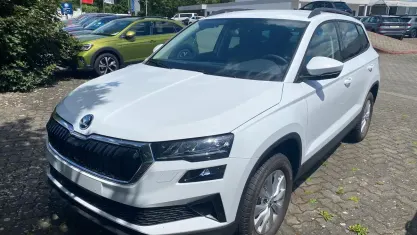 Neu Skoda Karoq Selection 150 PS (110 kW) 2026 Moonweiss metallic SUV