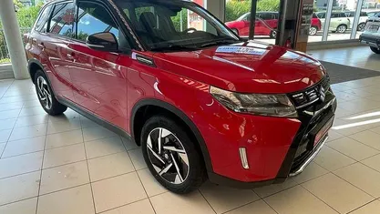 Bright red Neu 2025 Suzuki Vitara Comfort+ SUV | 27.590 € (Fairer Preis)
