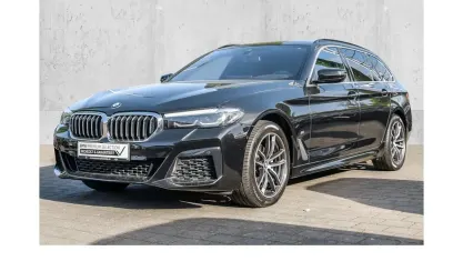 Gebraucht BMW 520 M Sport 190 PS (139 kW) 2023 Black sapphire Limousine