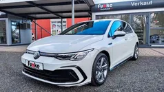 Pure white Gebraucht 2023 VW Golf VIII R-line Limousine | 28.490 € (Fairer Preis)