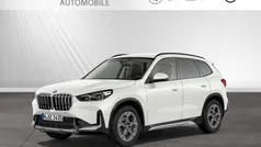 Mineralweiss metallic Gebraucht 2024 BMW X1 xLine SUV | 43.368 € (Fairer Preis)