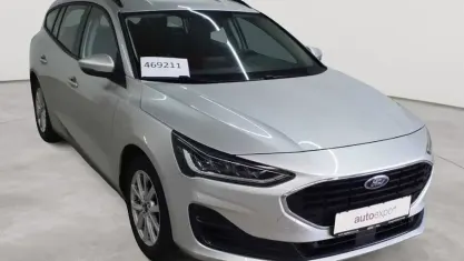 Gebraucht Ford Focus Cool & Connect 120 PS (88 kW) 2022 Moondust silber metallic Kombi