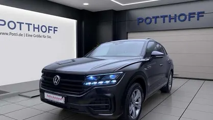Braun Gebraucht 2022 VW Touareg R-line SUV | 49.977 € (Superpreis)