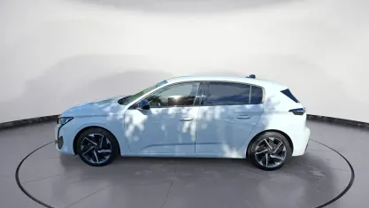 Gebraucht Peugeot 308 Allure 131 PS (96 kW) 2024 Weiß Limousine