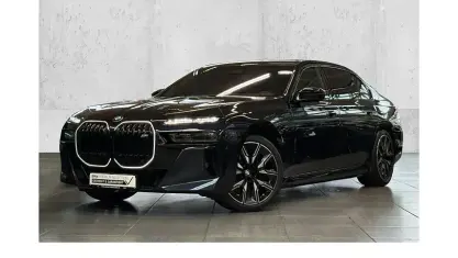 Gebraucht BMW M760e Sport Line 571 PS (419 kW) 2024 Carbonschwarz Limousine