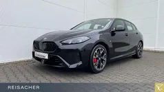 Saphirschwarz metallic Gebraucht 2024 BMW 120 Basis Kleinwagen | 35.999 € (Fairer Preis)