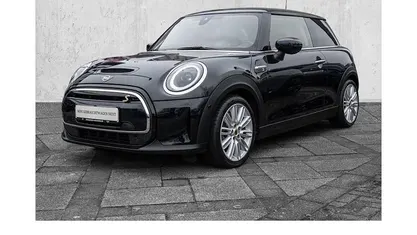 Schwarz Gebraucht 2021 Mini Cooper SE Comfort Kleinwagen | 17.390 € (Fairer Preis)