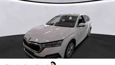 Weiss Gebraucht 2023 Skoda Octavia Style Kombi | 24.977 € (Guter Preis)