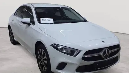 Gebraucht Mercedes A250 Style 160 PS (117 kW) 2022 Digitalweiß metallic Limousine