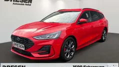 Rot Gebraucht 2024 Ford Focus ST-Line Kombi | 25.850 € (Guter Preis)