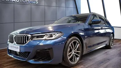 Blau Gebraucht 2022 BMW 530e Sport Line Kombi | 38.980 € (Fairer Preis)