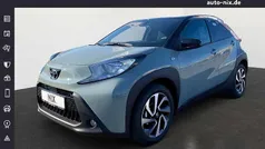 Urban khaki / night sky black Gebraucht 2024 Toyota Aygo Basis Kleinwagen | 15.850 € (Fairer Preis)