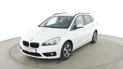 Weiß Gebraucht 2016 BMW 218 Active Tourer Sport Line Van / Kleinbus | 14.700 € (Fairer Preis)