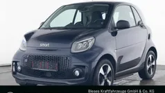 Bodypanels in sapphire blue () Gebraucht 2024 Smart ForTwo Electric Drive Exclusive Coupé | 16.300 € (Fairer Preis)