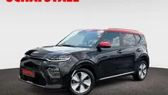 Schwarz ((ah5) cassisschwarz met. & rot) Gebraucht 2022 Kia Soul EV 3 SUV | 22.979 € (Superpreis)