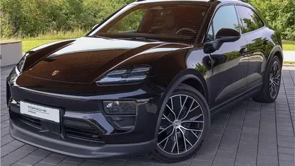 Schwarz Gebraucht 2025 Porsche Macan 4 Electric SUV | 82.990 € (Fairer Preis)