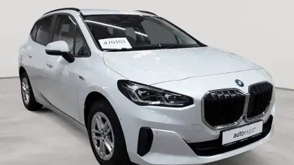 Gebraucht BMW 225 Active Tourer Performance 136 PS (100 kW) 2022 Mineralweiß metallic Van / Kleinbus