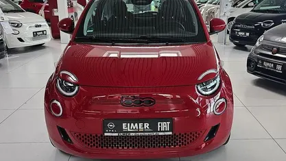 Colore esterno (red vr111/a) Gebraucht 2023 Fiat 500e Red Limousine | 20.790 € (Guter Preis)