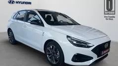 Weiß metallic Gebraucht 2024 Hyundai i30 Advantage Limousine | 25.990 € (Fairer Preis)
