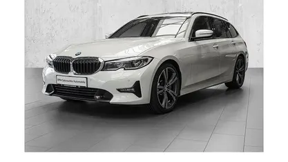 Weiß Gebraucht 2022 BMW 330 Sport Line Kombi | 29.600 € (Fairer Preis)