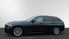 Schwarz Gebraucht 2023 BMW 318 Sport Line Kombi | 23.998 € (Fairer Preis)
