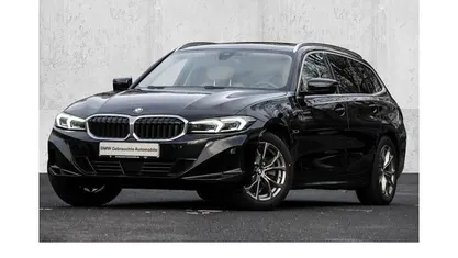 Black sapphire Gebraucht 2022 BMW 330e Sport Line Kombi | 31.790 € (Fairer Preis)