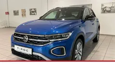 Ravennablau metallic / schwarz Gebraucht 2024 VW T-Roc Move SUV | 31.850 € (Fairer Preis)