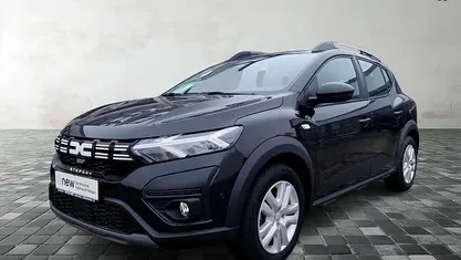 Schwarz Gebraucht 2024 Dacia Sandero Expression Kleinwagen | 16.900 € (Fairer Preis)