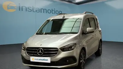 Gebraucht Mercedes T180 116 PS (85 kW) 2025 Silber Van / Kleinbus