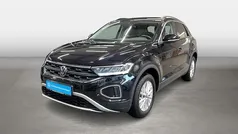 Schwarz (deep black perleffekt) Gebraucht 2024 VW T-Roc Life SUV | 22.620 € (Fairer Preis)