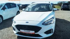 Weiß Gebraucht 2018 Ford Focus ST-Line Kombi | 18.990 €
