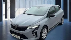 Grau Gebraucht 2024 Renault Clio V Evolution Limousine | 16.790 € (Fairer Preis)