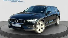Onyx black (schwarz) Gebraucht 2022 Volvo V60 CC Kombi | 31.660 € (Superpreis)