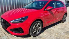 Ultimatered metallic Neu 2025 Hyundai i30 GO! Limousine | 18.990 € (Superpreis)