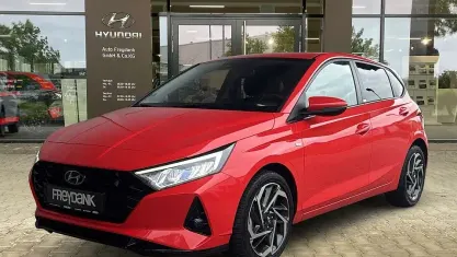 Używany Hyundai i20 Intro Edition 101 KM (74 kW) 2021 Czerwony Hatchback
