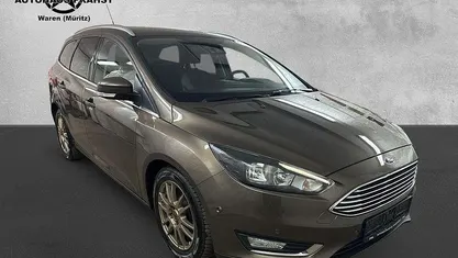 Gebraucht Ford Focus Titanium 120 PS (88 kW) 2016 Braun Kombi