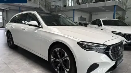 Gebraucht Mercedes E300 Avantgarde 197 PS (144 kW) 2024 Weiß Kombi