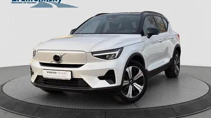 Crystal white (weiß) Gebraucht 2022 Volvo XC40 Core SUV | 28.940 € (Fairer Preis)