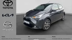 Grau Gebraucht 2020 Toyota Aygo X-play Kleinwagen | 11.450 € (Fairer Preis)