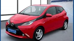 Rot Gebraucht 2015 Toyota Aygo Kleinwagen | 8.990 €