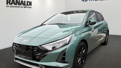 Gebraucht Hyundai i20 Select 101 PS (74 kW) 2025 Mangrove green (gruen) Kleinwagen